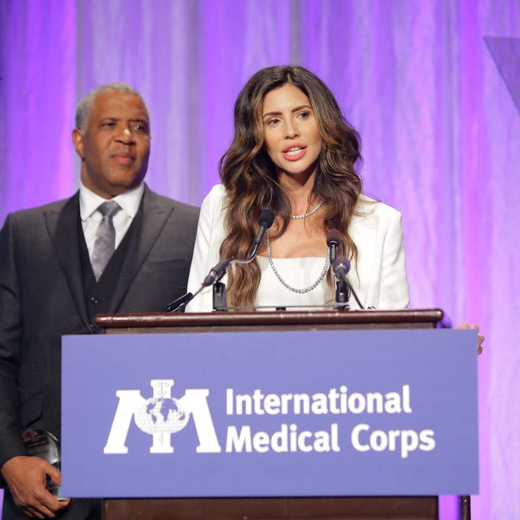 Hope Dworaczyk gives a speech at the International Medical Corps event to recieve the 2018 Humanitarian Award with husband, Robert F. Smith